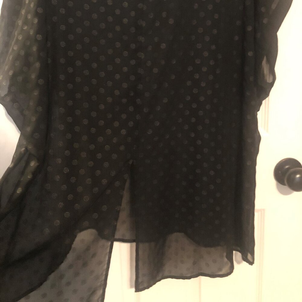 Lane Bryant black round neck keyhole button back and‎ split in back size 18/20 - Picture 6 of 6